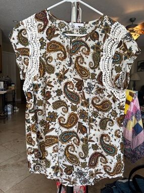 DR2 White Paisley Blouse with Crochet Cap Sleeves